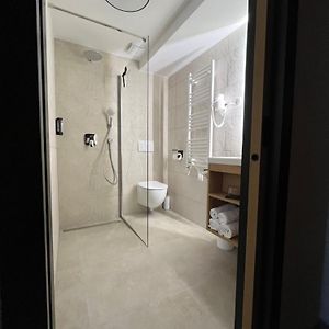 Camera tripla standard